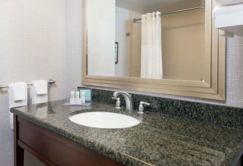 هتل Hampton Inn & Suites Orlando Airport @ Gateway Village