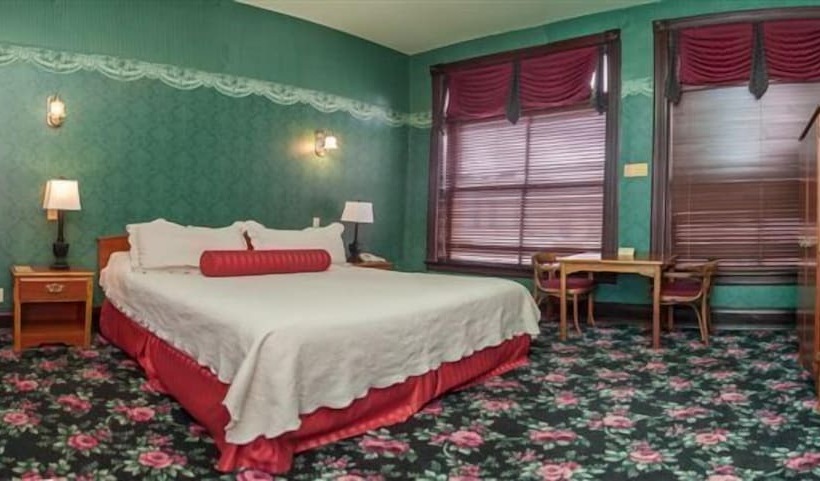 هتل Historic Iron Horse Inn   Deadwood