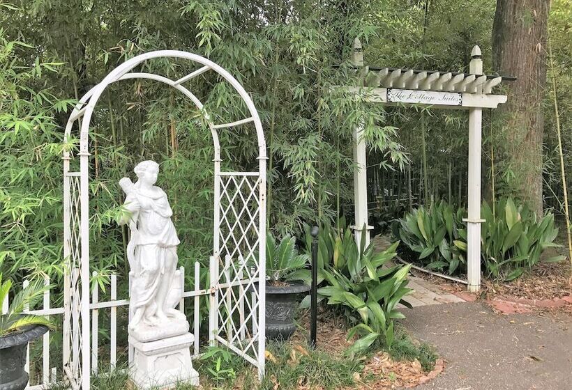 فندق Historic Michabelle Inn