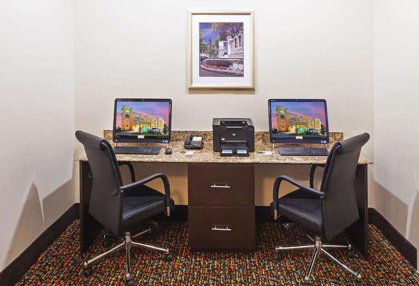 בית מלון כפרי La Quinta By Wyndham Pearsall