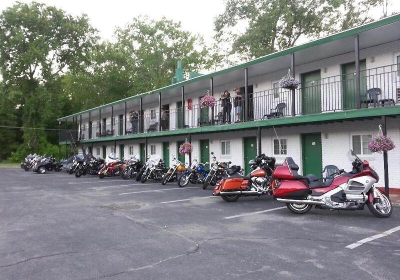 בית מלון כפרי Lake View Inn