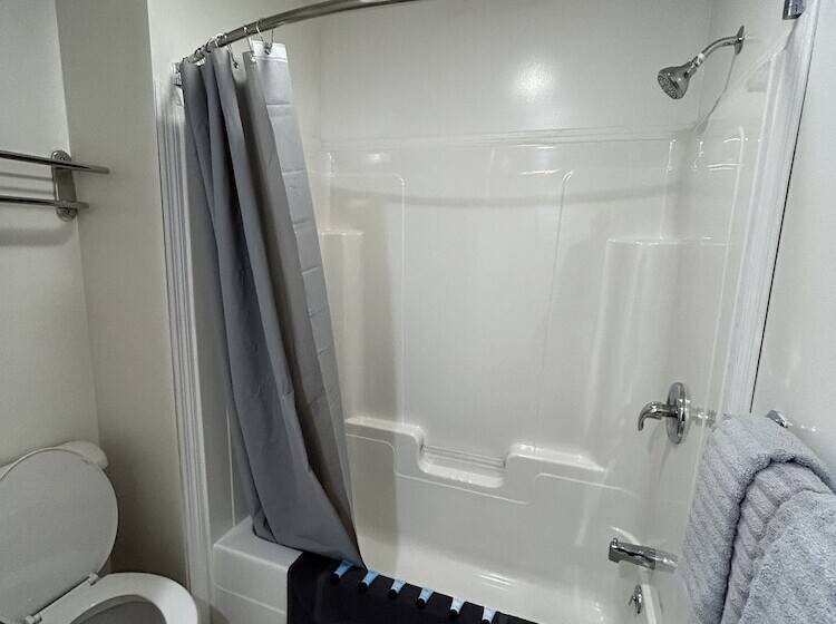 בית מלון כפרי Lake View Inn