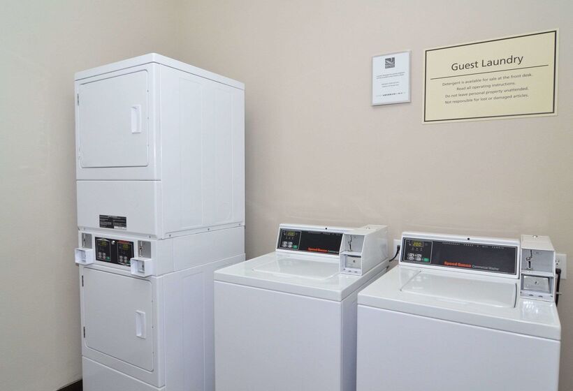 Отель Quality Inn & Suites Kenedy  Karnes City