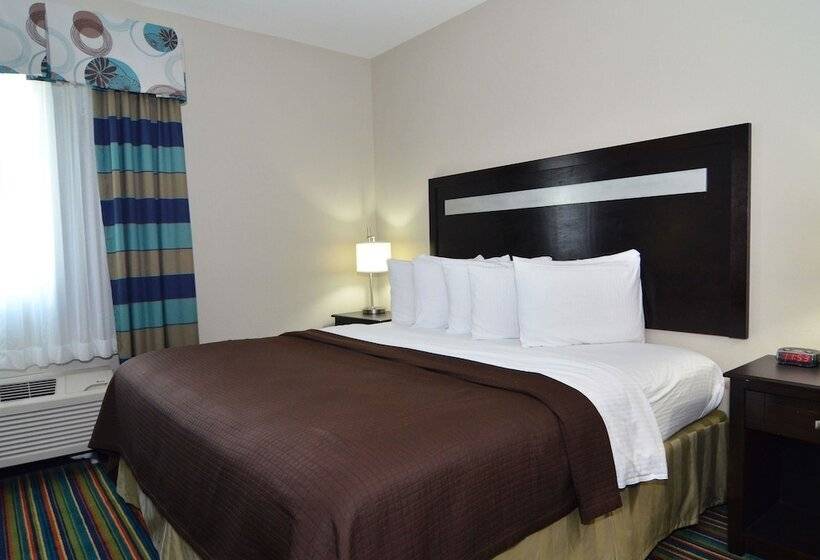 Отель Quality Inn & Suites Kenedy  Karnes City
