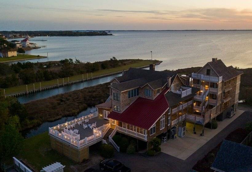 בית מלון כפרי The Burrus House Inn Waterfront Suites