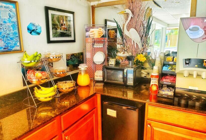 The Port Hotel And Marina