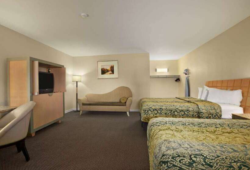 هتل Travelodge By Wyndham Clovis