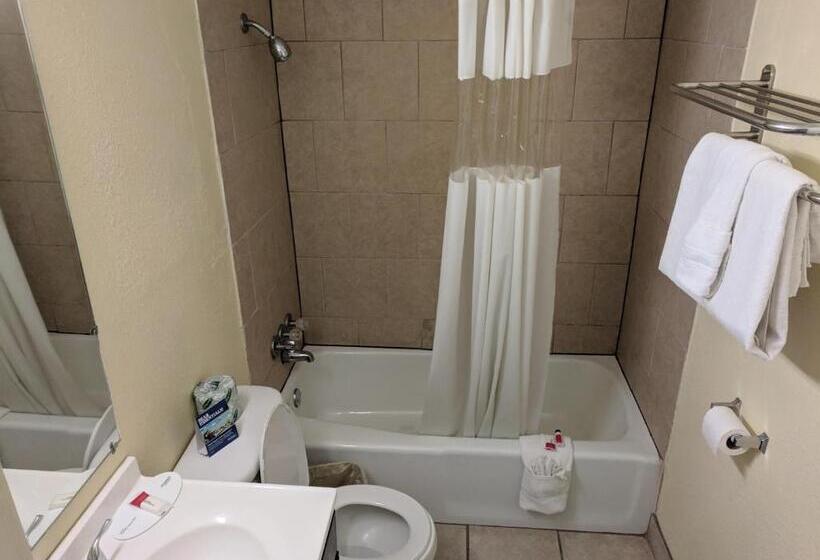 هتل Travelodge By Wyndham Clovis