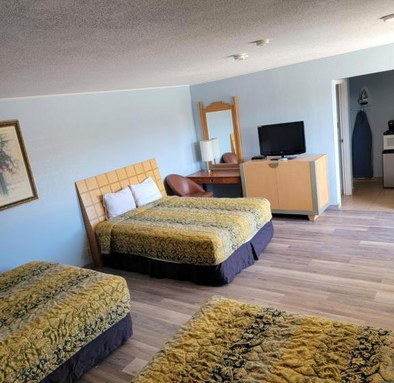 هتل Travelodge By Wyndham Clovis