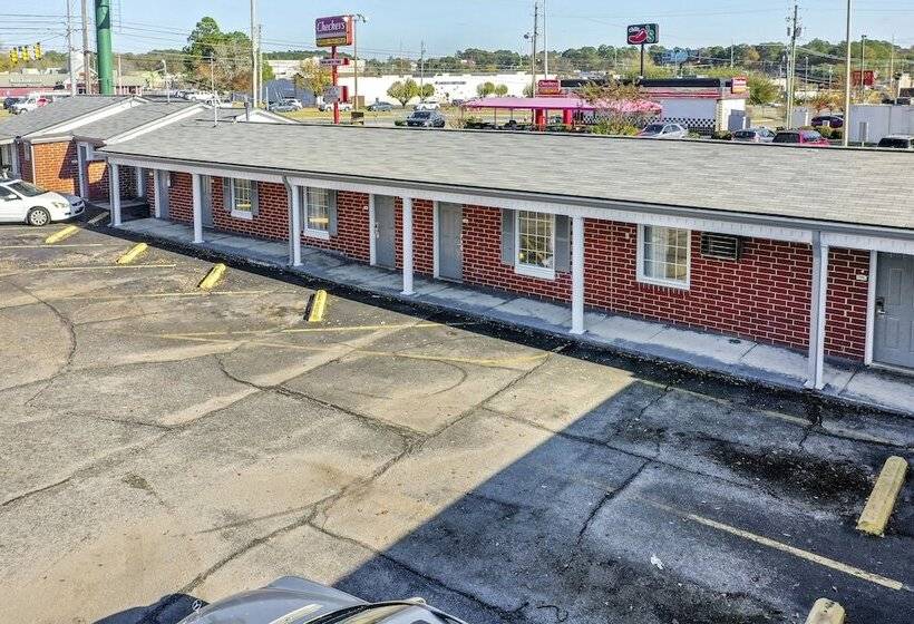 モーテル Adams Inn