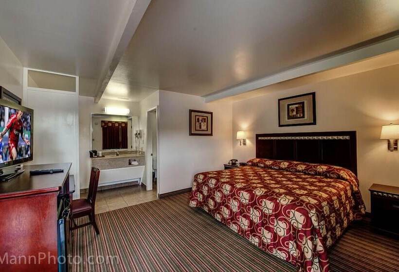مُتل Whispering Palms Inn