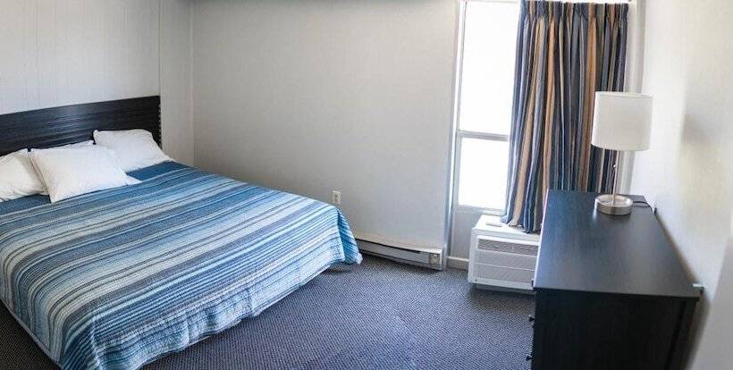 Мотель Windjammer Motor Inn