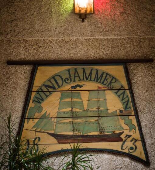 Мотель Windjammer Motor Inn