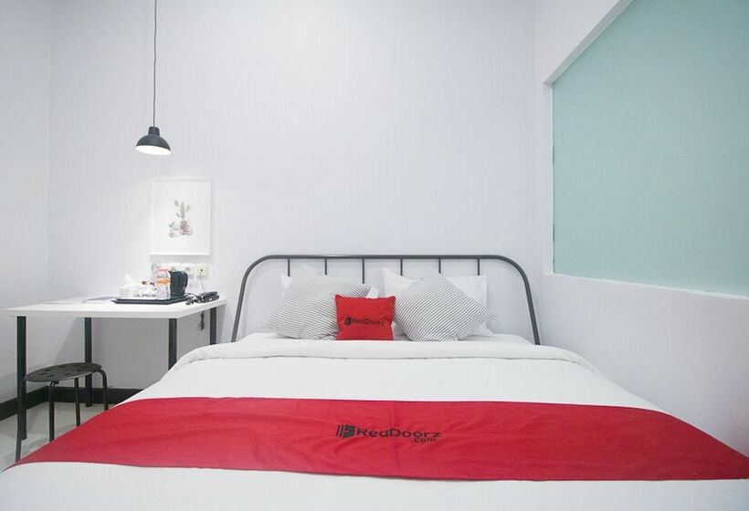 فندق Reddoorz Plus @ Manokwari City Center