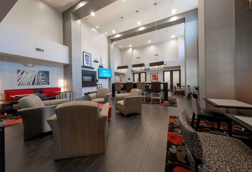 Hampton Inn & Suites Dupont
