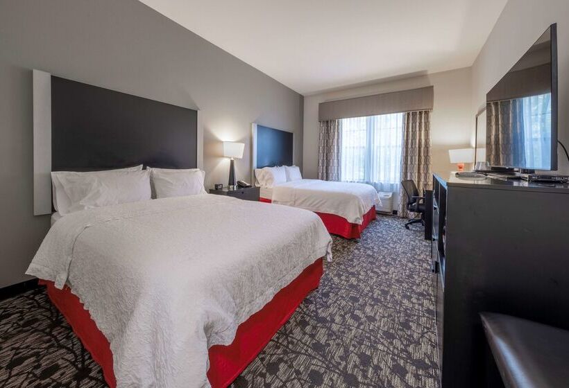 Hampton Inn & Suites Dupont