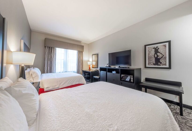 Hampton Inn & Suites Dupont