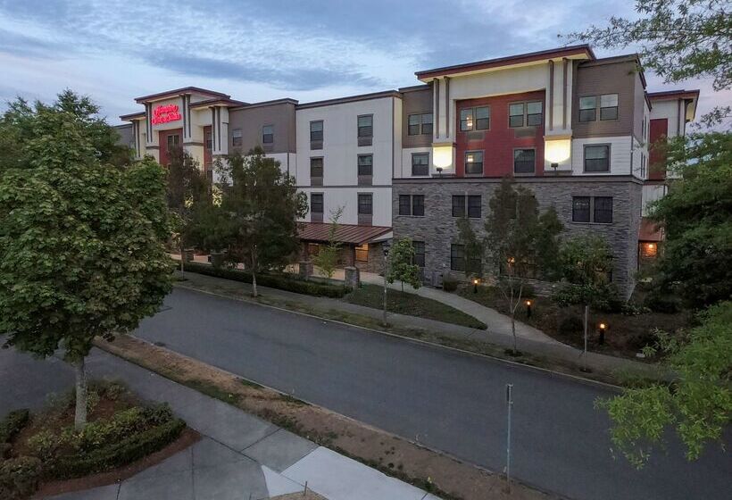 Hampton Inn & Suites Dupont