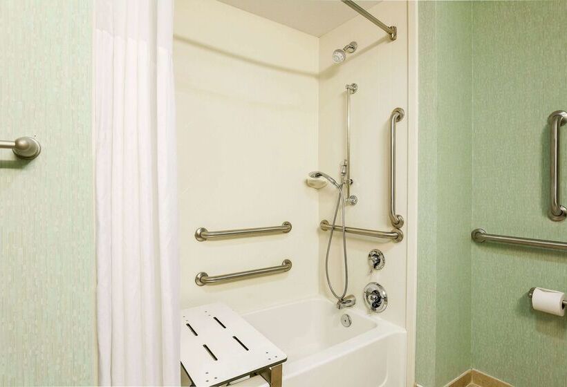 Hampton Inn & Suites Wheelingthe Highlands