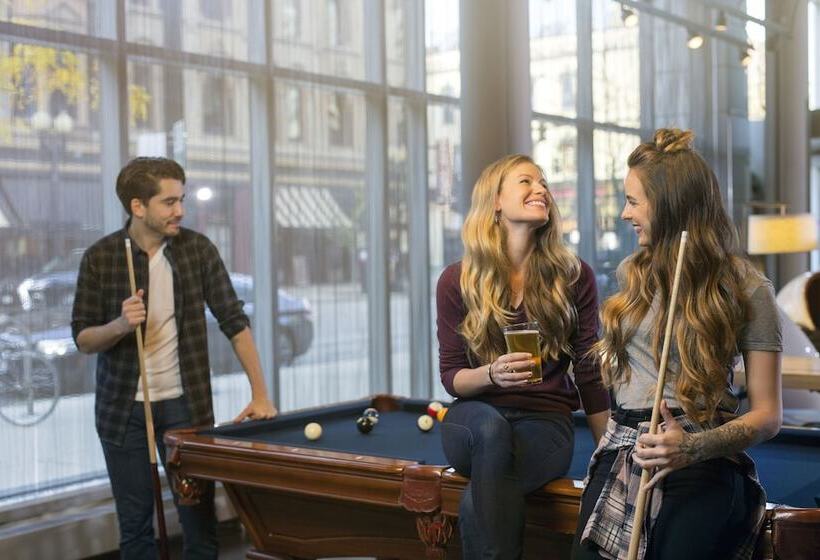 בית מלון כפרי Aloft Chicago Downtown River North