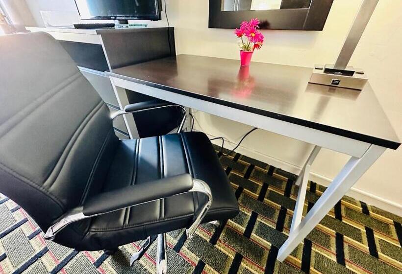 فندق Econo Lodge