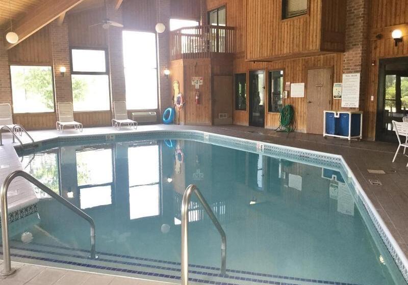 ホテル Amerihost Inn & Suites Fulton