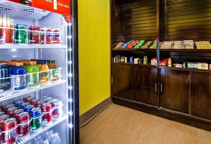 Отель Best Western Plus Carrizo Springs Inn & Suites