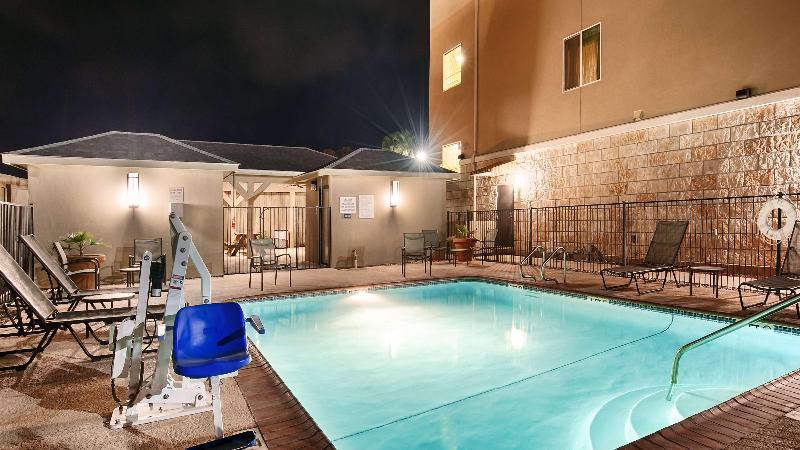 Отель Best Western Plus Carrizo Springs Inn & Suites