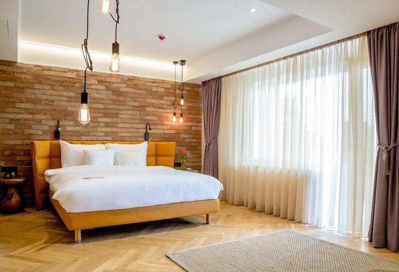 هتل Caro Horoscop