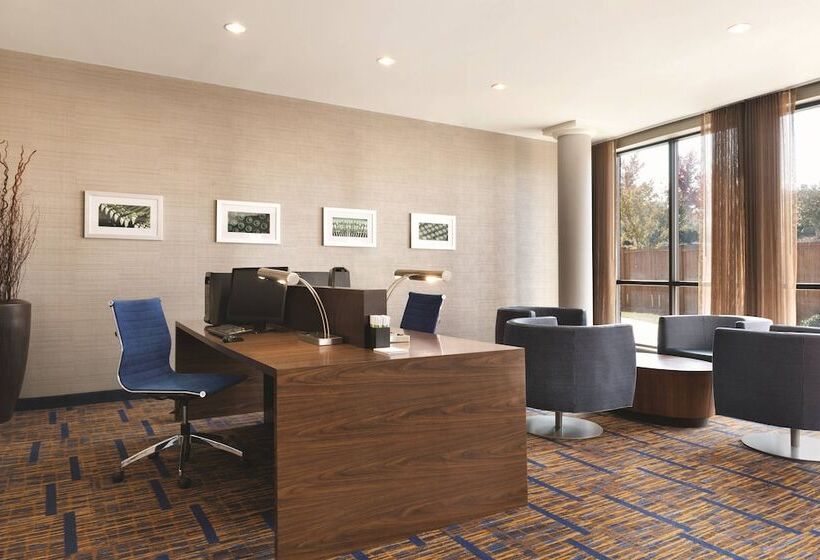 ホテル Courtyard By Marriott Salisbury