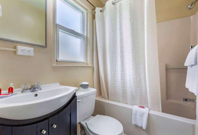 בית מלון כפרי Econo Lodge Woodstock  Shenandoah Valley I 81