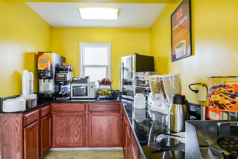 בית מלון כפרי Econo Lodge Woodstock  Shenandoah Valley I 81