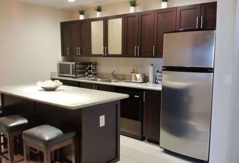 فندق Hilton Garden Inn Olathe