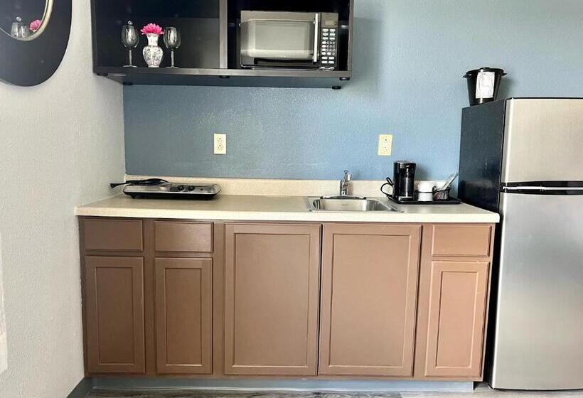 Отель Hometowne Studios & Suites Washington