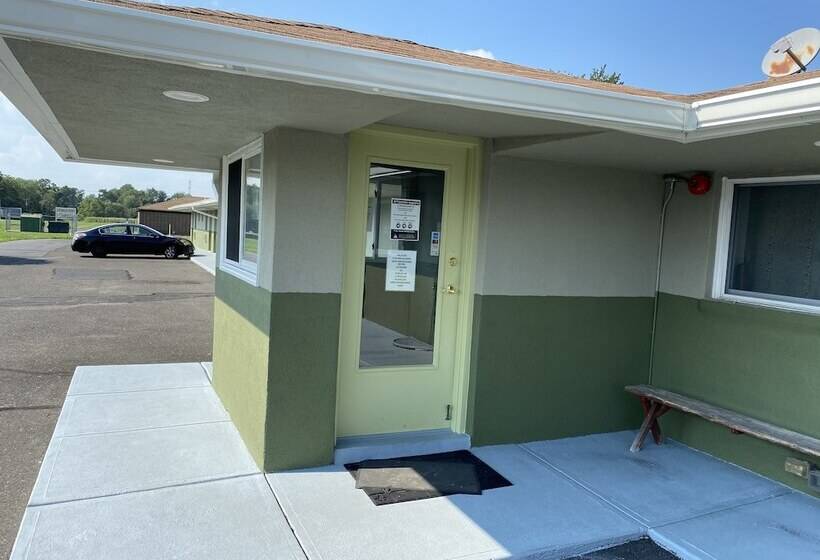 בית מלון כפרי Red Carpet Inn & Suites Wrightstown