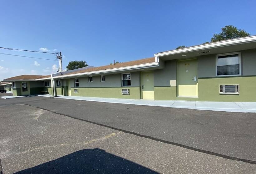 בית מלון כפרי Red Carpet Inn & Suites Wrightstown