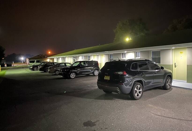בית מלון כפרי Red Carpet Inn & Suites Wrightstown