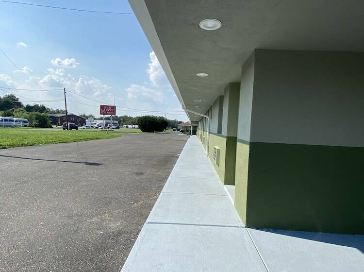 בית מלון כפרי Red Carpet Inn & Suites Wrightstown