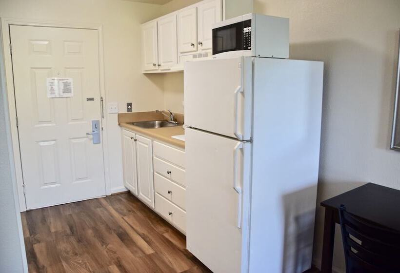 בית מלון כפרי Stay Plus Extended Stay Suites