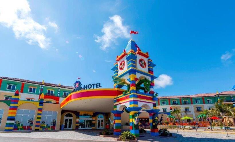 استراحتگاه Legoland California Hotel and Castle