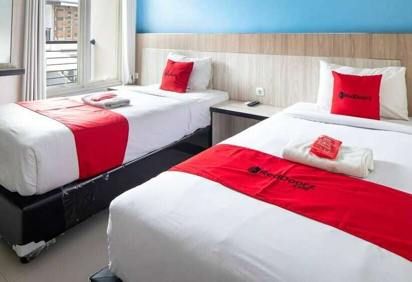 هتل Reddoorz Plus @ Panorama Villas Batu