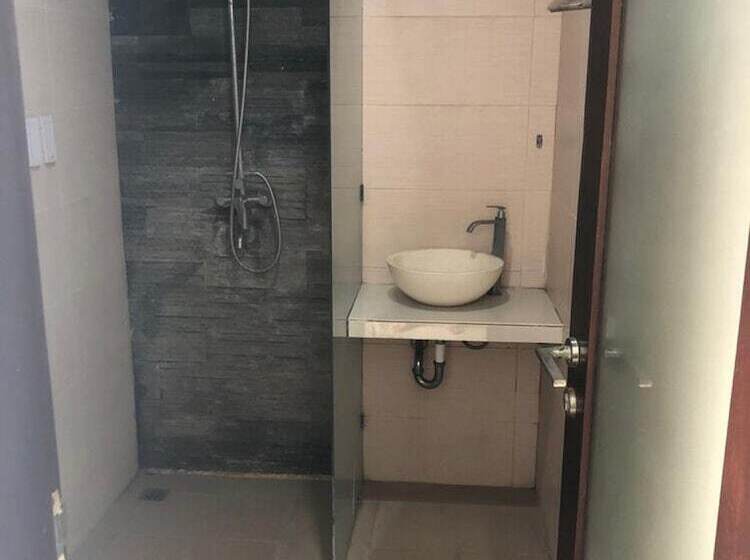 هتل Reddoorz Near Jimbaran Beach 2