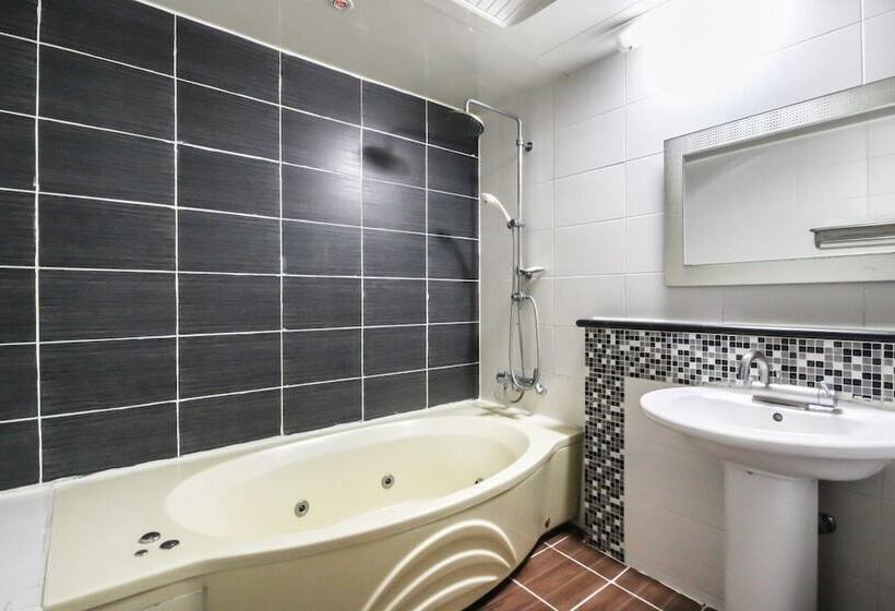 فندق على الطريق Geochang Enter