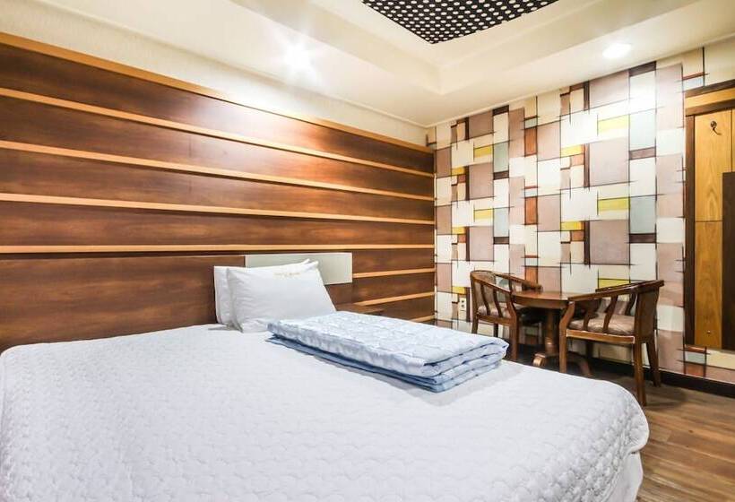 فندق على الطريق Geochang Enter