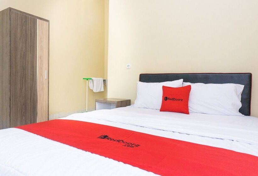 هتل Reddoorz @ Mt Haryono Street Waingapu