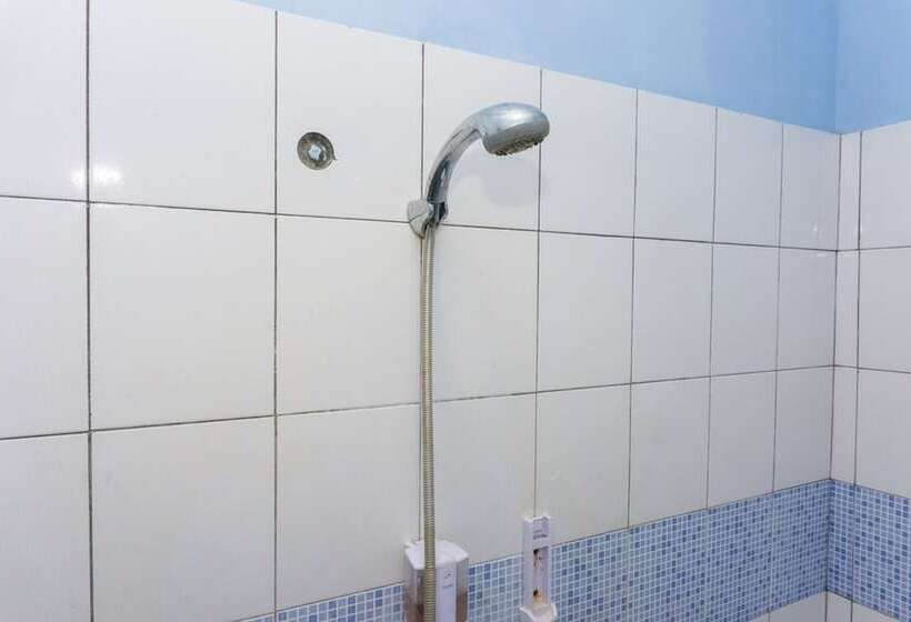 هتل Reddoorz @ Mt Haryono Street Waingapu