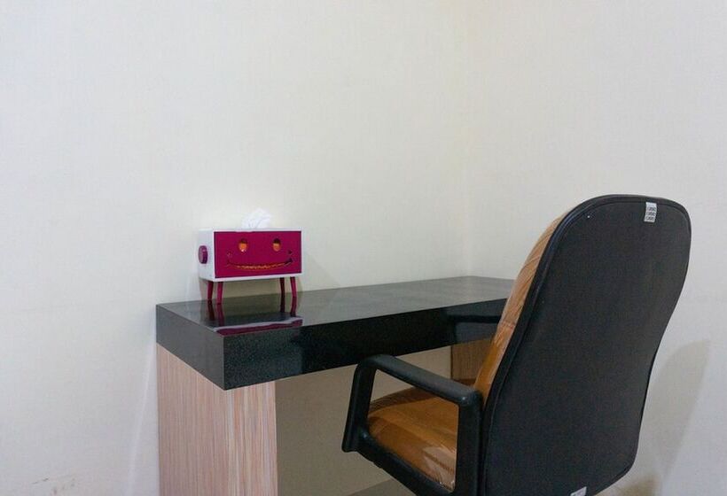 هتل Reddoorz Syariah Near Sultan Muhammad Kaharuddin Airport