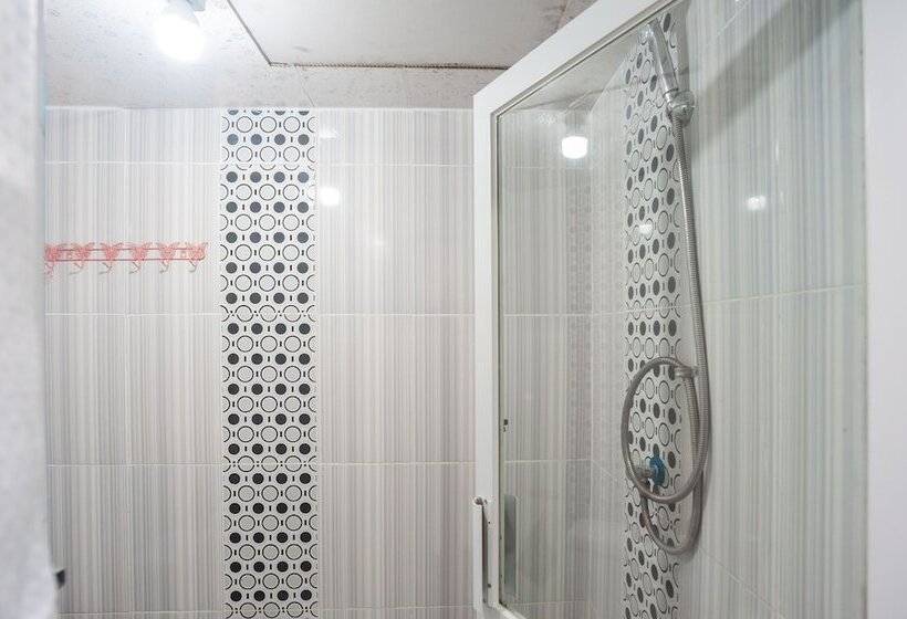 پانسیون Reddoorz Near Jembatan Makalam Jambi