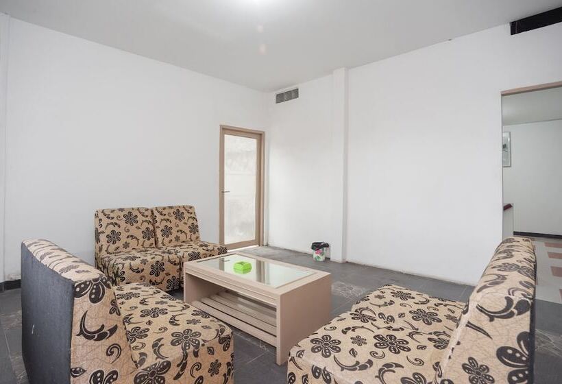 پانسیون Reddoorz Near Jembatan Makalam Jambi