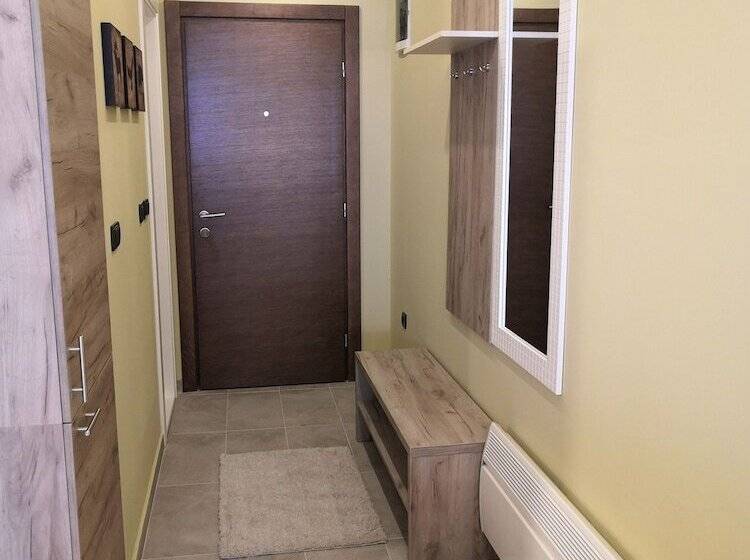 Sky Cabin Apartments